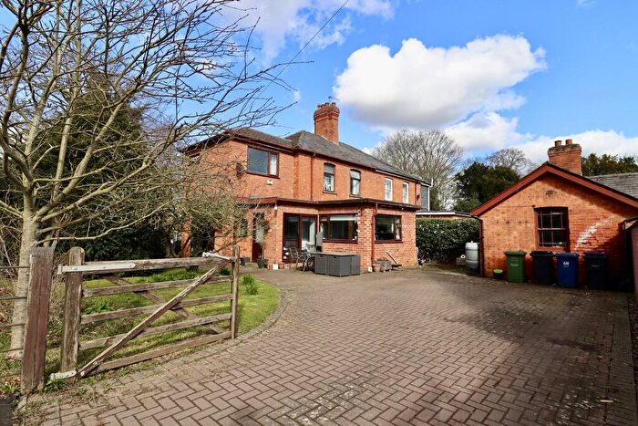 4 Bedroom Semi-Detached House For Sale In Scothern Lane, Sudbrooke, LN2