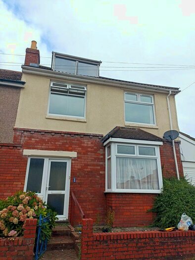 5 Bedroom Semi-Detached House To Rent In Manx Road –, BS7