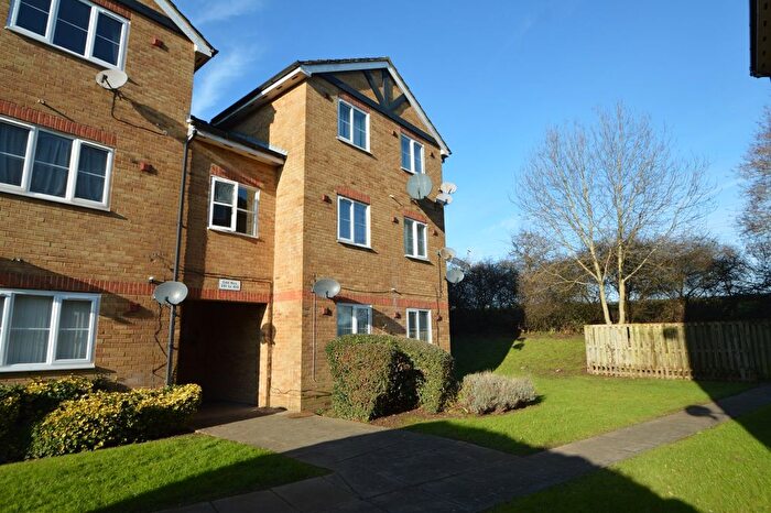 2 Bedroom Property To Rent In Maplin Park, Langley, Berkshire, SL3