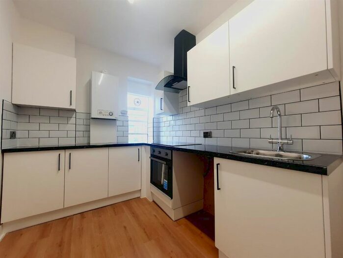 2 Bedroom Flat To Rent In Southwood Road, Greenwich, London, SE9