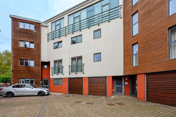 1 Bedroom Flat For Sale In Windsor Court, York, YO31