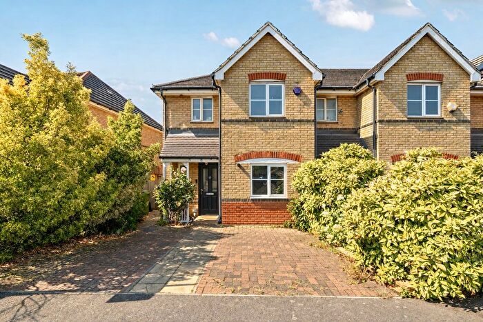 3 Bedroom End Of Terrace House For Sale In Joseph Hardcastle Close, London, SE14