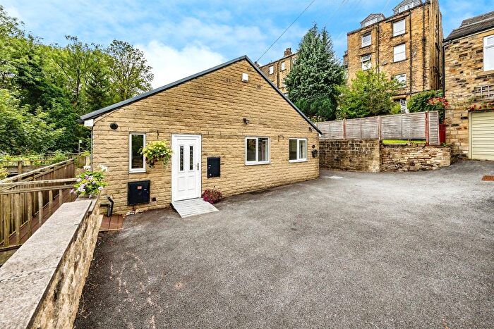 4 Bedroom Detached Bungalow For Sale In Elland Road, Sowerby Bridge, HX6