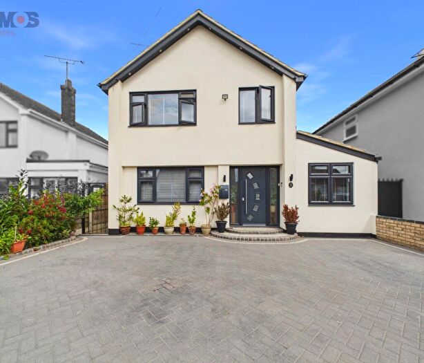 5 Bedroom Detached House For Sale In Kings Park, Thundersley, Essex, SS7