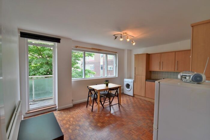 3 Bedroom Flat To Rent In Pemberton Gardens, Archway, London, N19