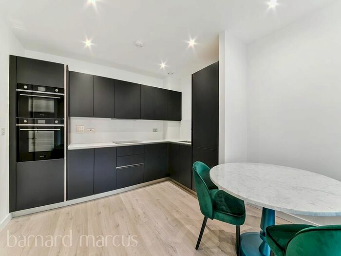 2 Bedroom Flat To Rent In Coster Avenue, Finsbury Park, Harringay, N4