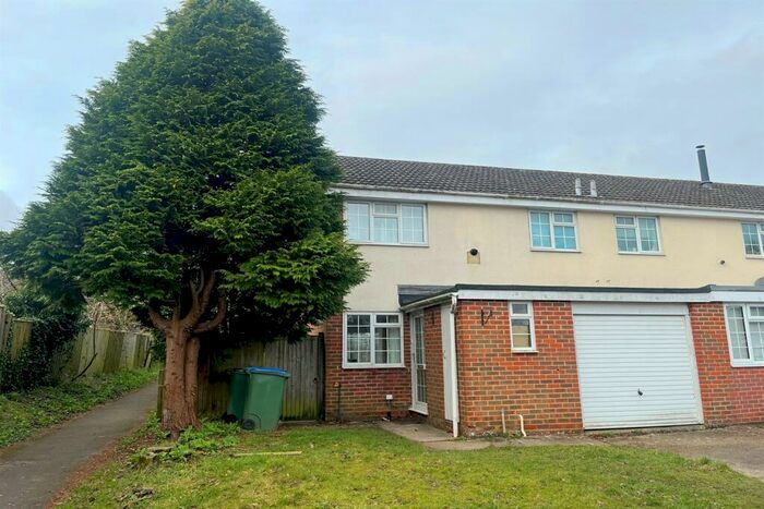 3 Bedroom End Of Terrace House To Rent In Southdown Way, Storrington, RH20