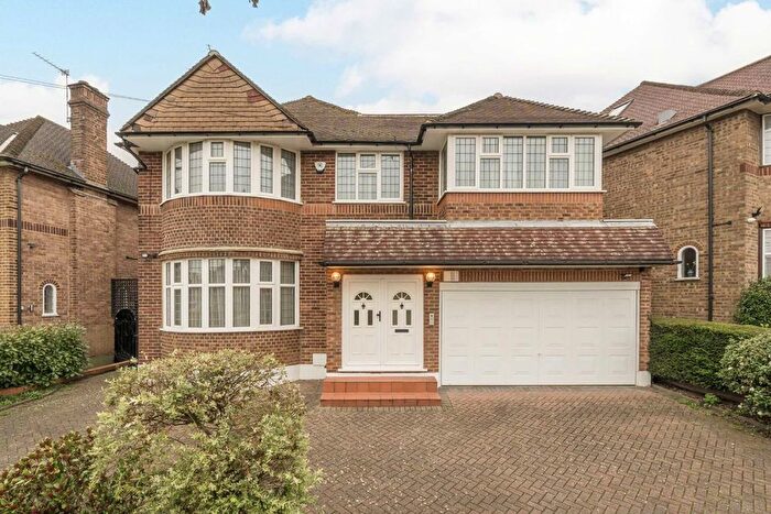 4 Bedroom Detached House To Rent In Michleham Down, London, N12