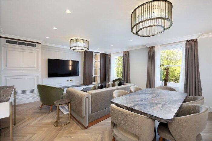 2 Bedroom Flat To Rent In Royal Crescent, London, W11