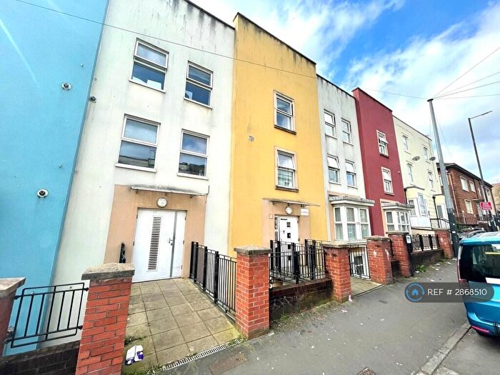 2 Bedroom Flat To Rent In Carnival Court, Bristol, BS2