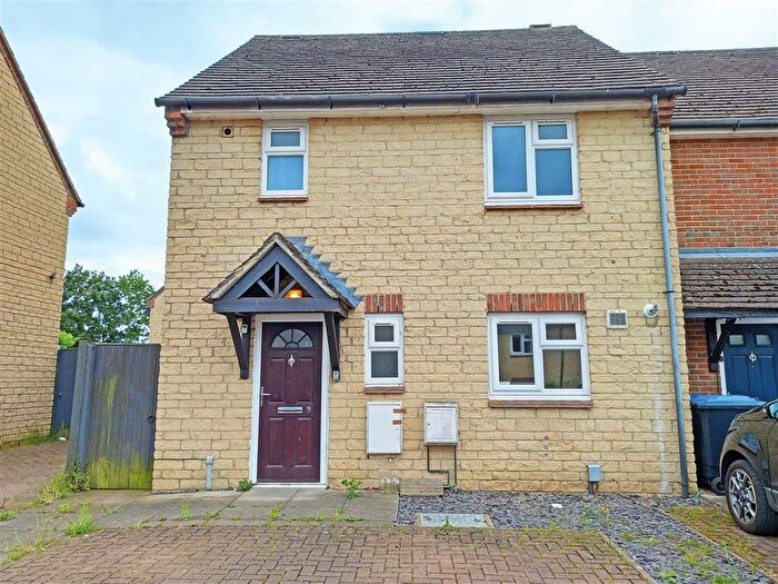 3 Bedroom End Of Terrace House For Sale In Blankstone Close, Eynsham, Witney, OX29