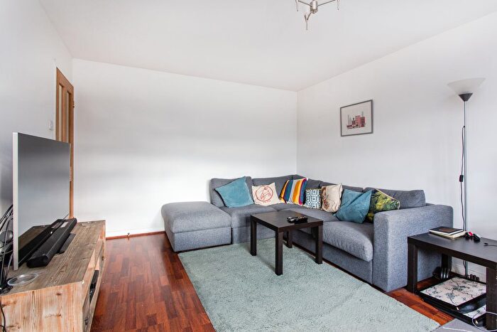 2 Bedroom Flat To Rent In Barker Drive, London, NW1