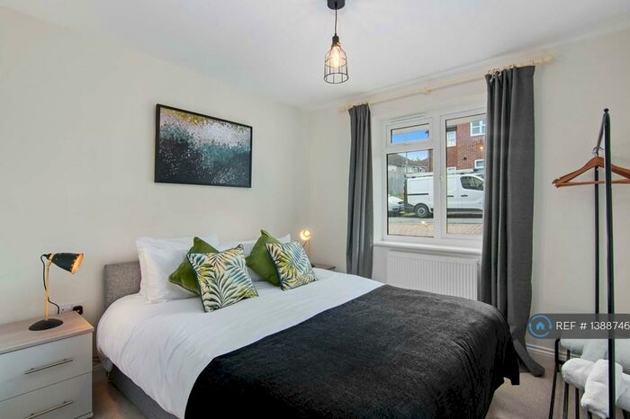 2 Bedroom Flat To Rent In Botley, Oxford, OX2