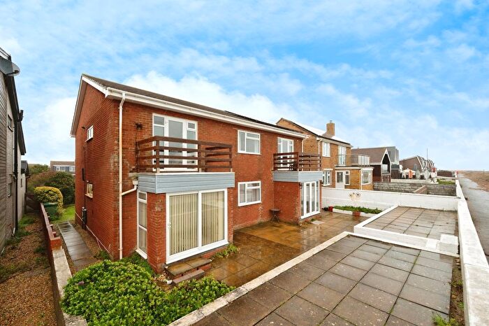 2 Bedroom Flat For Sale In Southwood Road, Hayling Island, Hampshire, PO11