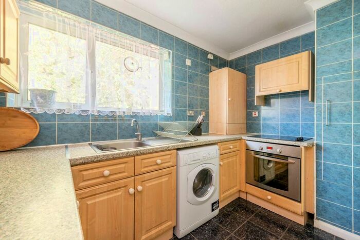 2 Bedroom Flat To Rent In Ladbroke Grove, Ladbroke Grove, London, W10
