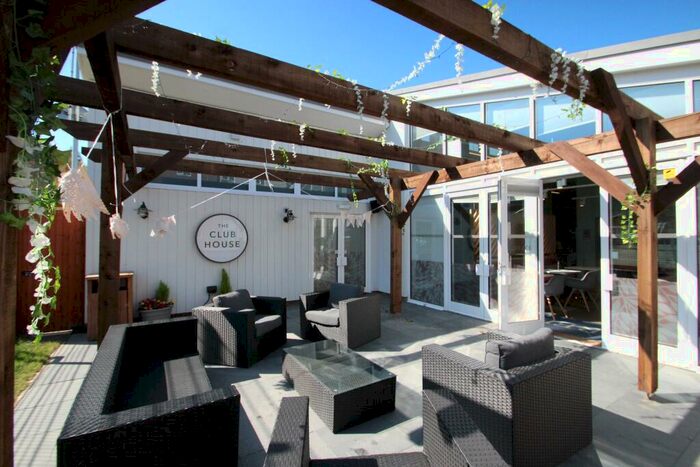 1 Bedroom Apartment To Rent In Turnpike Lane, Faygate, Horsham, RH12