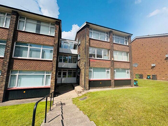 2 Bedroom Flat To Rent In Kennerleigh Road, Cardiff, South Glamorgan, CF3