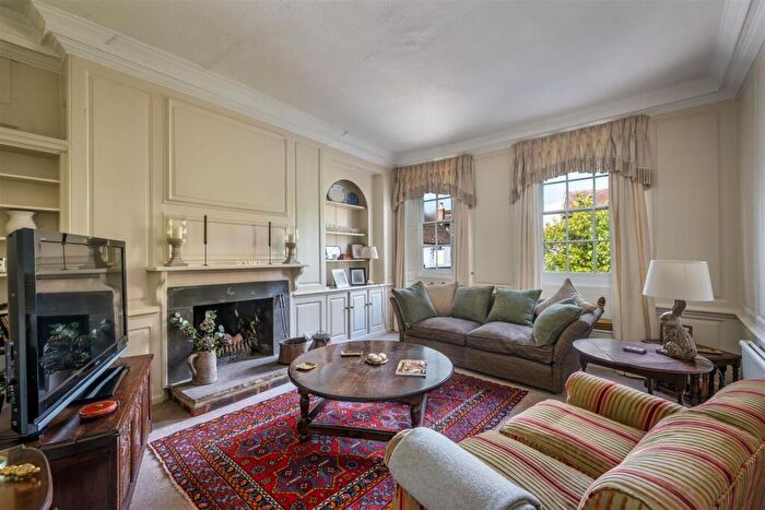 2 Bedroom Maisonette To Rent In Edinburgh Square, Midhurst, GU29