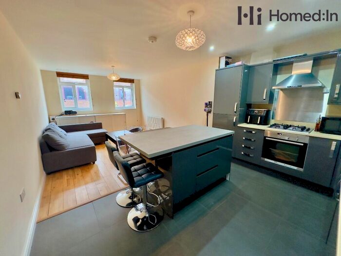 2 Bedroom Flat For Sale In Springfield Road, Horsham, West Sussex, RH12