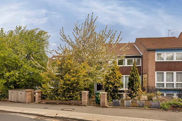 1 Bedroom Flat To Rent In Hermitage Lane, London, NW2