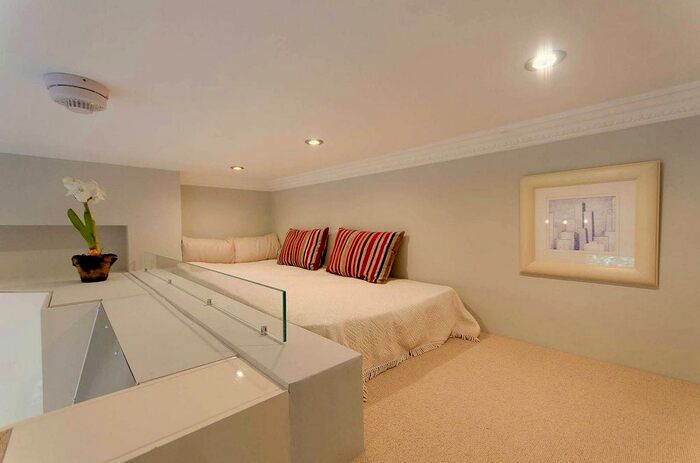 1 Bedroom Flat To Rent In Hammersmith Grove, Brackenbury Village, London, W6