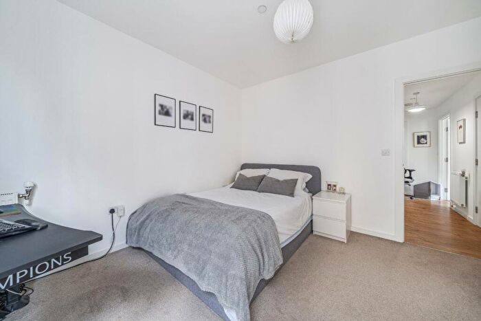 1 Bedroom Flat For Sale In Macclesfield Road, Clerkenwell, EC1V