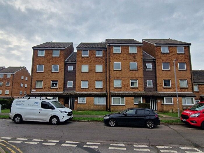 2 Bedroom Flat For Sale In Balcombe Road, Peacehaven, BN10