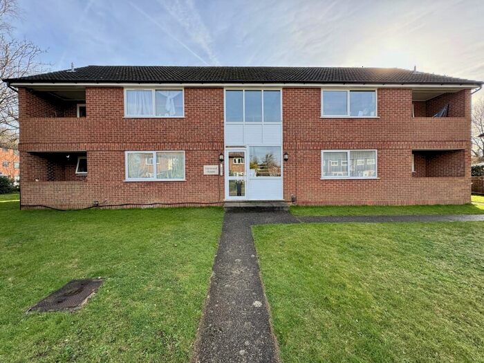 2 Bedroom Apartment To Rent In Ray Park Road Maidenhead Berkshire, SL6