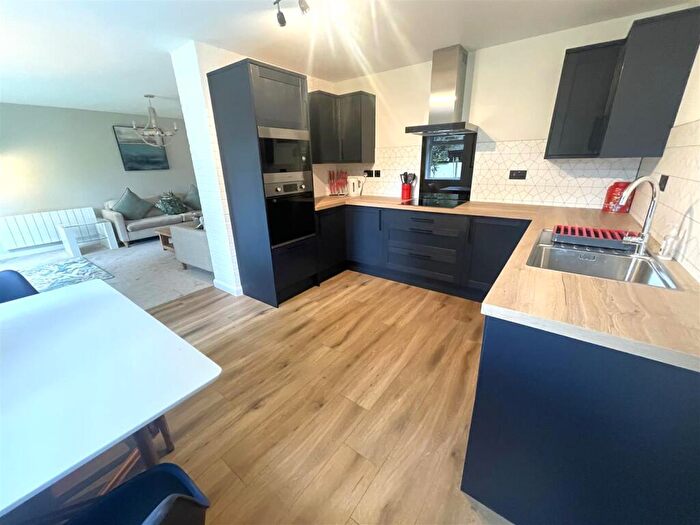 2 Bedroom Flat To Rent In The Acorns, Marlborough Road, Swindon, SN3