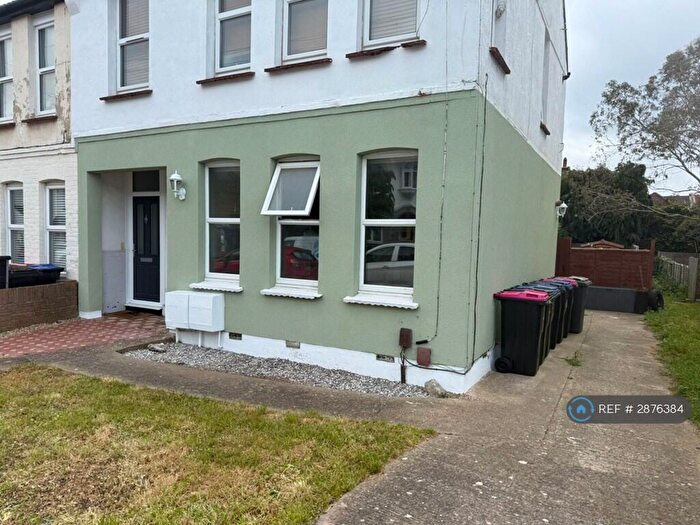 1 Bedroom Flat To Rent In Fairmead Avenue, Westcliff-On-Sea, SS0