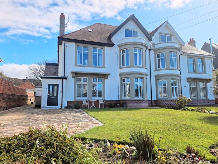 3 Bedroom Flat For Sale In Lougher Gardens, Porthcawl, CF36