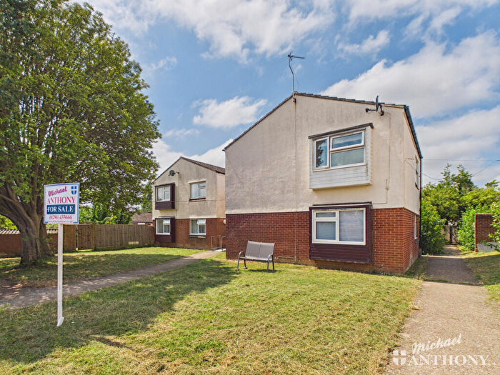 1 Bedroom Flat For Sale In Runfurrow, Haddenham, Aylesbury, HP17