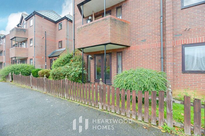 2 Bedroom Flat For Sale In Ashtree Granville Road, St. Albans, AL1