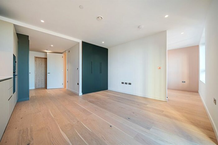 Studio To Rent In Peninsula Gardens, Pilot Walk, Lower Riverside, Greenwich Peninsula, SE10