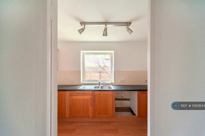 2 Bedroom Flat To Rent In Ventnor Road, Sutton, SM2