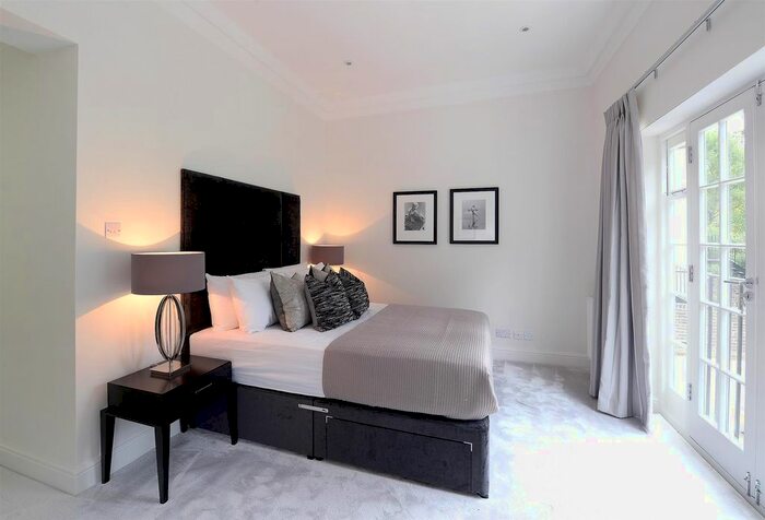 4 Bedroom Flat To Rent In Lexham Gardens, London, W8