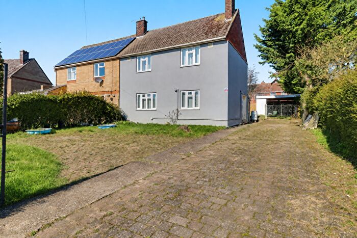 3 Bedroom Semi-Detached House For Sale In Bourne Road Estate, Grantham, NG33