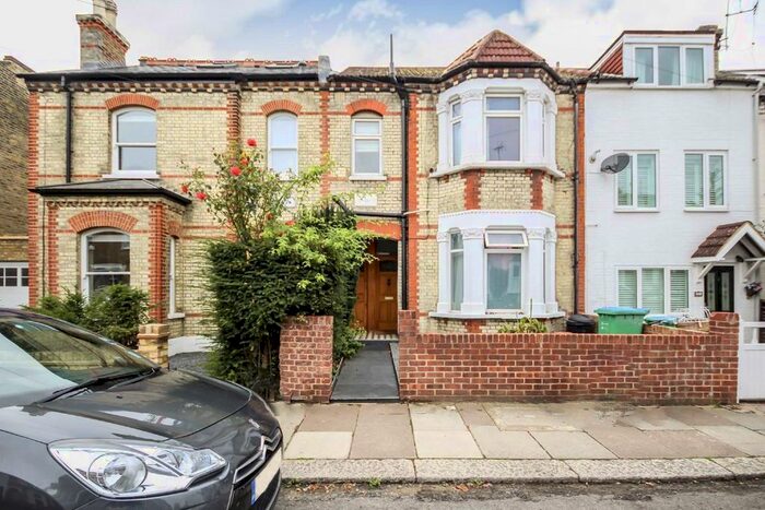 2 Bedroom Flat To Rent In Haliburton Road, St Margarets, Twickenham, TW1