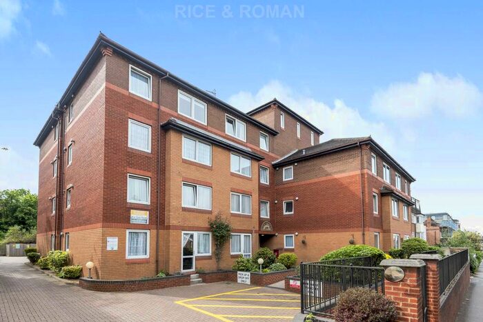 1 Bedroom Flat To Rent In Saint Mark`S Hill, Surbiton, KT6
