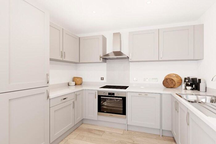 2 Bedroom Apartment For Sale In John Thornycroft Road, Southampton, Hampshire, SO19