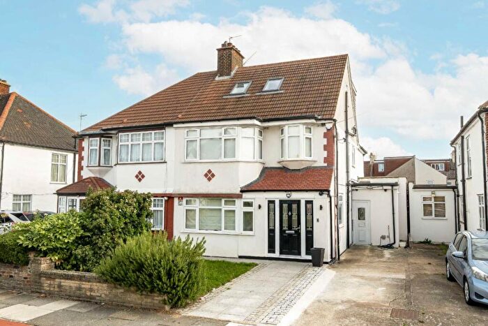 6 Bedroom Semi-Detached House To Rent In Sandringham Gardens, North Finchley, N12