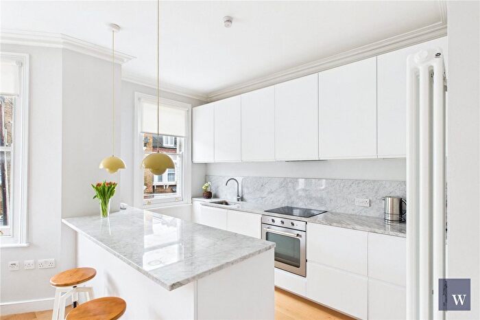 2 Bedroom Flat To Rent In Brailsford Road, London, SW2