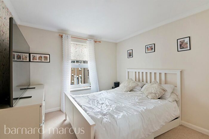 2 Bedroom End Of Terrace House For Sale In Beaconsfield Place, Epsom, KT17