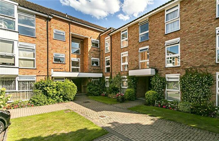 2 Bedroom Flat For Sale In Randall Court, Mill Hill, NW7