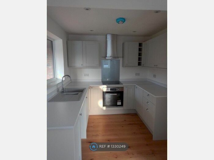 2 Bedroom Flat To Rent In Whitegates, Heathfield, TN21