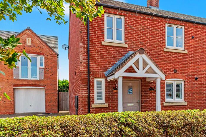 3 Bedroom Semi-Detached House For Sale In Hewitt Road, Barford, CV35