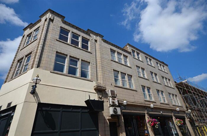 2 Bedroom Apartment To Rent In Apt, Fountain Chambers, Halifax, HX1
