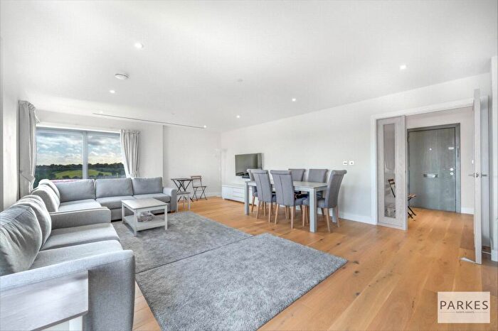 3 Bedroom Apartment For Sale In Beaufort Square, London, NW9