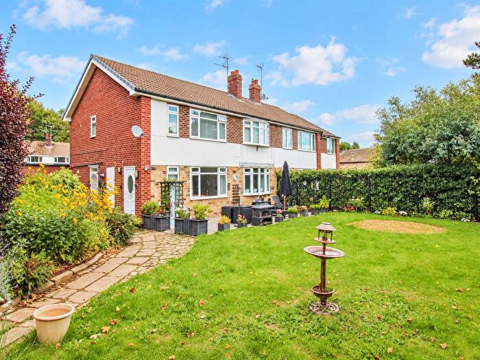 2 Bedroom Flat For Sale In Lake Court, Newmillerdam, WF2