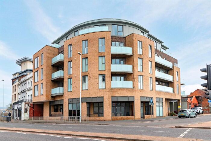 2 Bedroom Flat For Sale In Lennox Road, Worthing, BN11